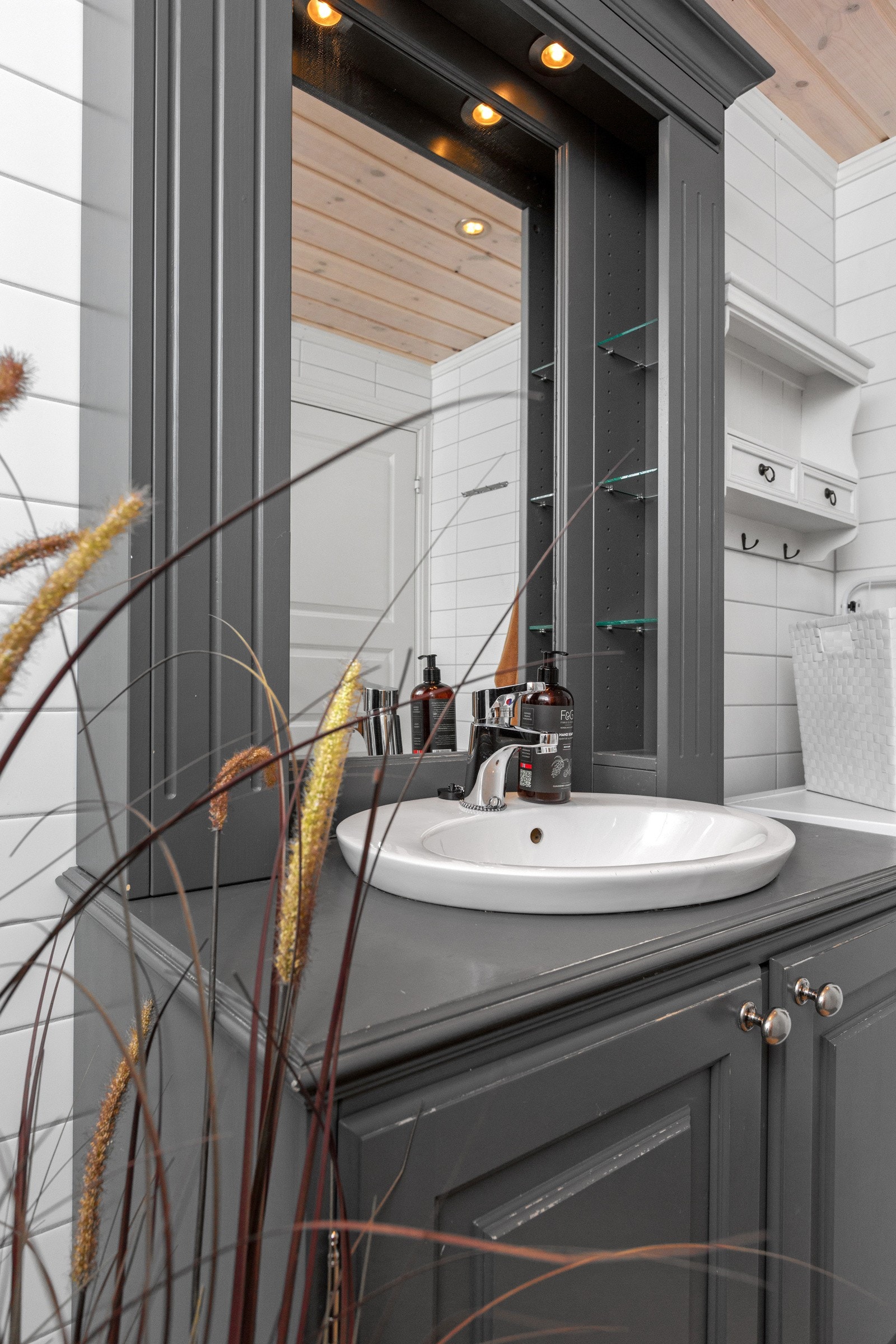 Begge bad med Kistefos baderomsinnredning Galleribilde