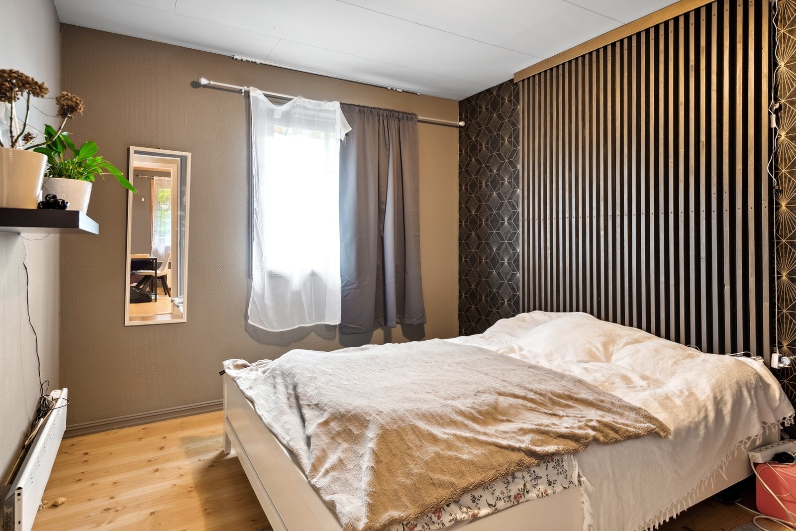 Hoveddelen har totalt tre soverom som alle er samlet på ett plan. Galleribilde