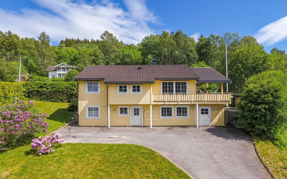 Terrassen er godt skjermet og har gode solforhold Galleribilde