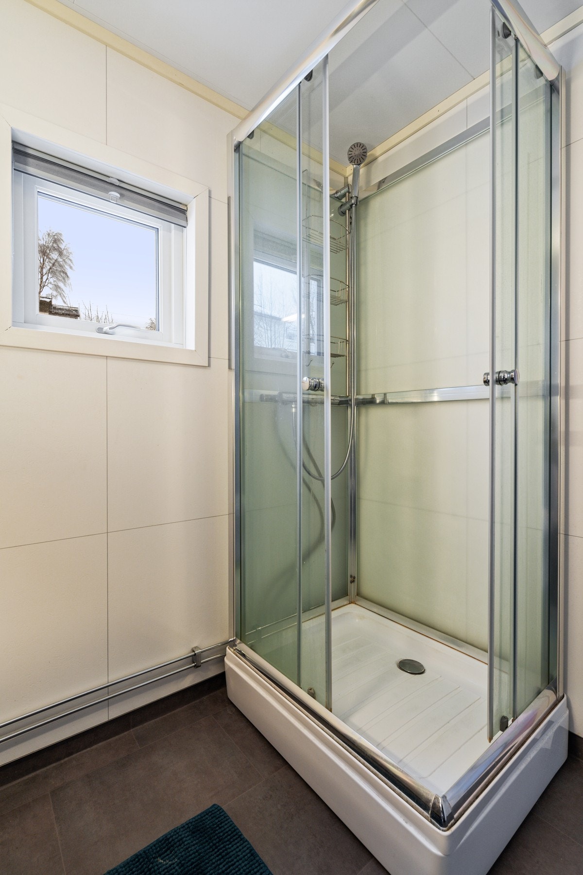 Meget praktisk med dusjkabinett Galleribilde