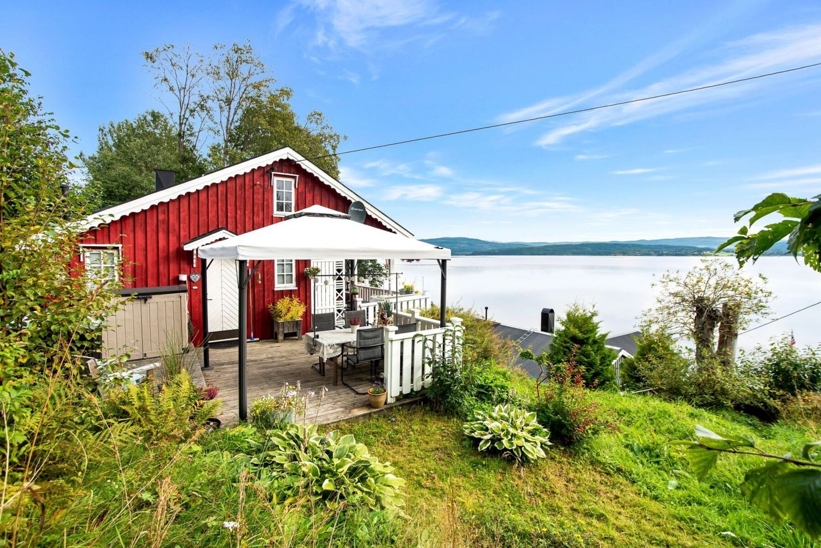 Velkommen til Strandvegen 672 - Kontakt megler på 918 50 709 / morten.kjelsberg@em1.no dersom det ønskes privatvisning. Galleribilde