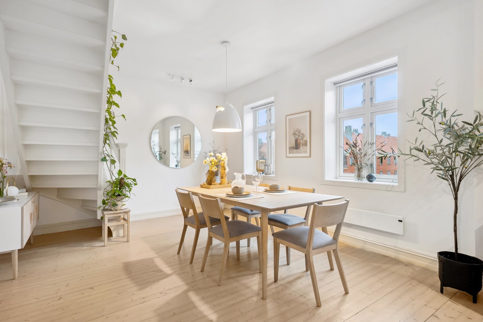 Lekker 3-roms topp-/hjørneleilighet over 2 plan i populære Vøyenvollen Borettslag Galleribilde