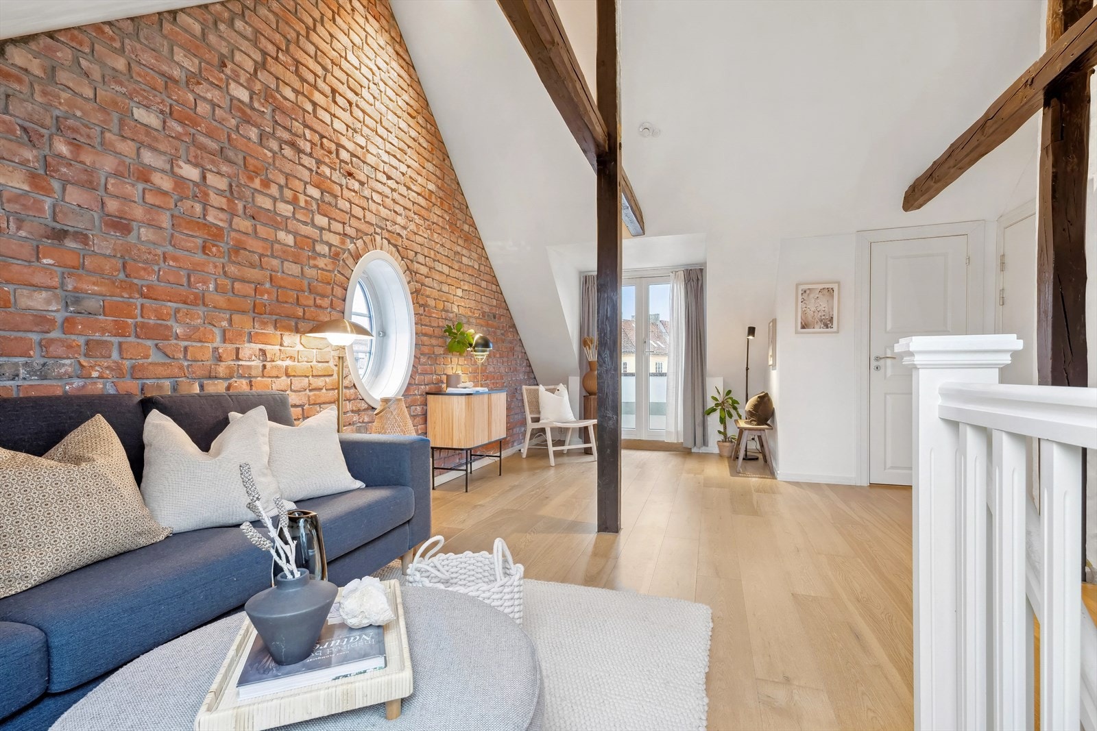 På loftstuen har du direkte tilgang til innvendig bod Galleribilde