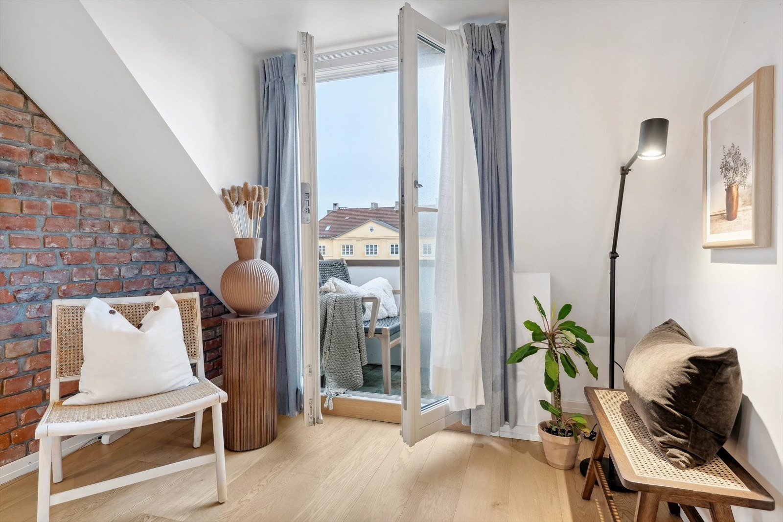 Fra loftstuen har du utgang til terrasse Galleribilde