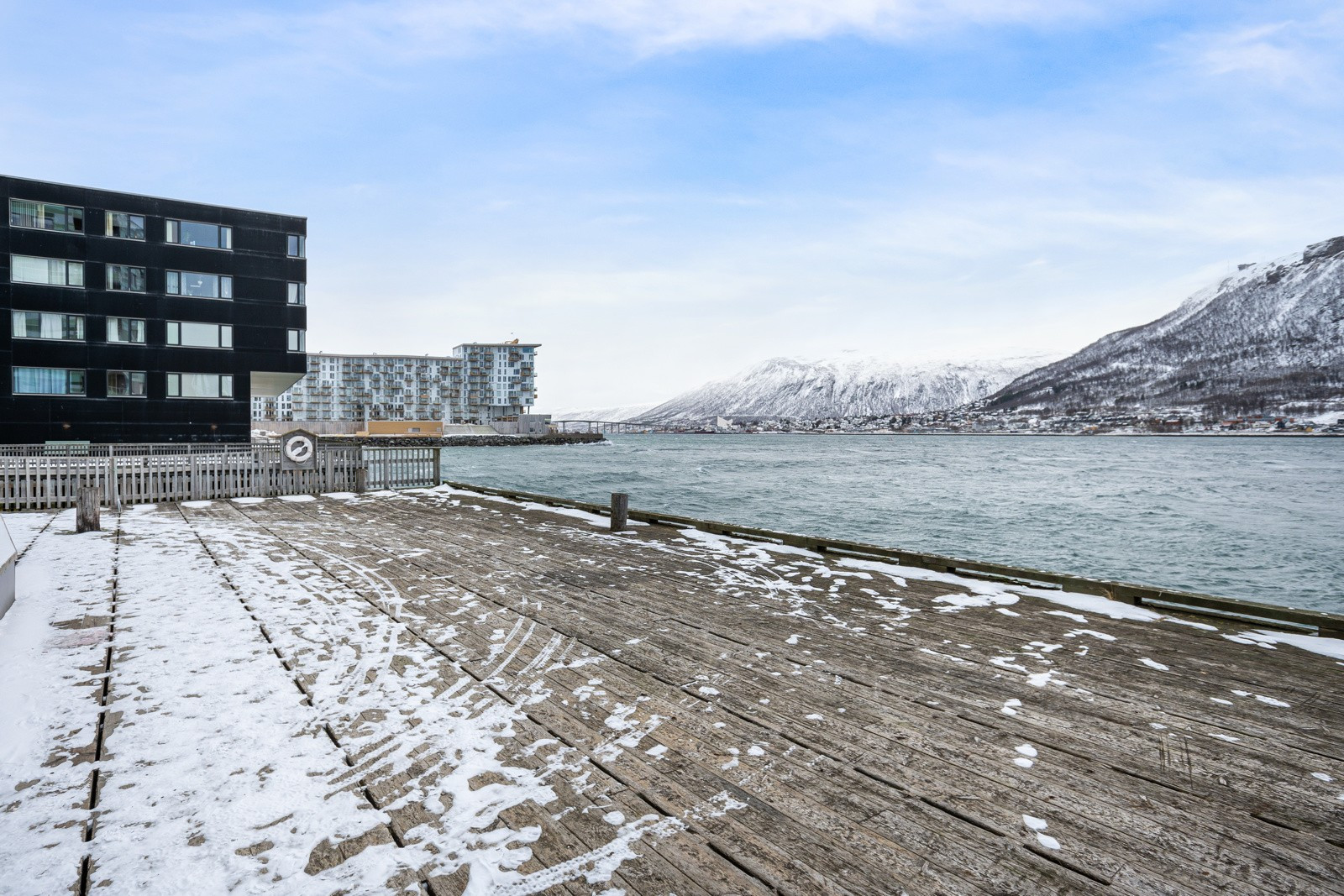 Velkommen til Strandvegen 104C - presentert av Sne Eiendomsmegling ved Stina Stormo.