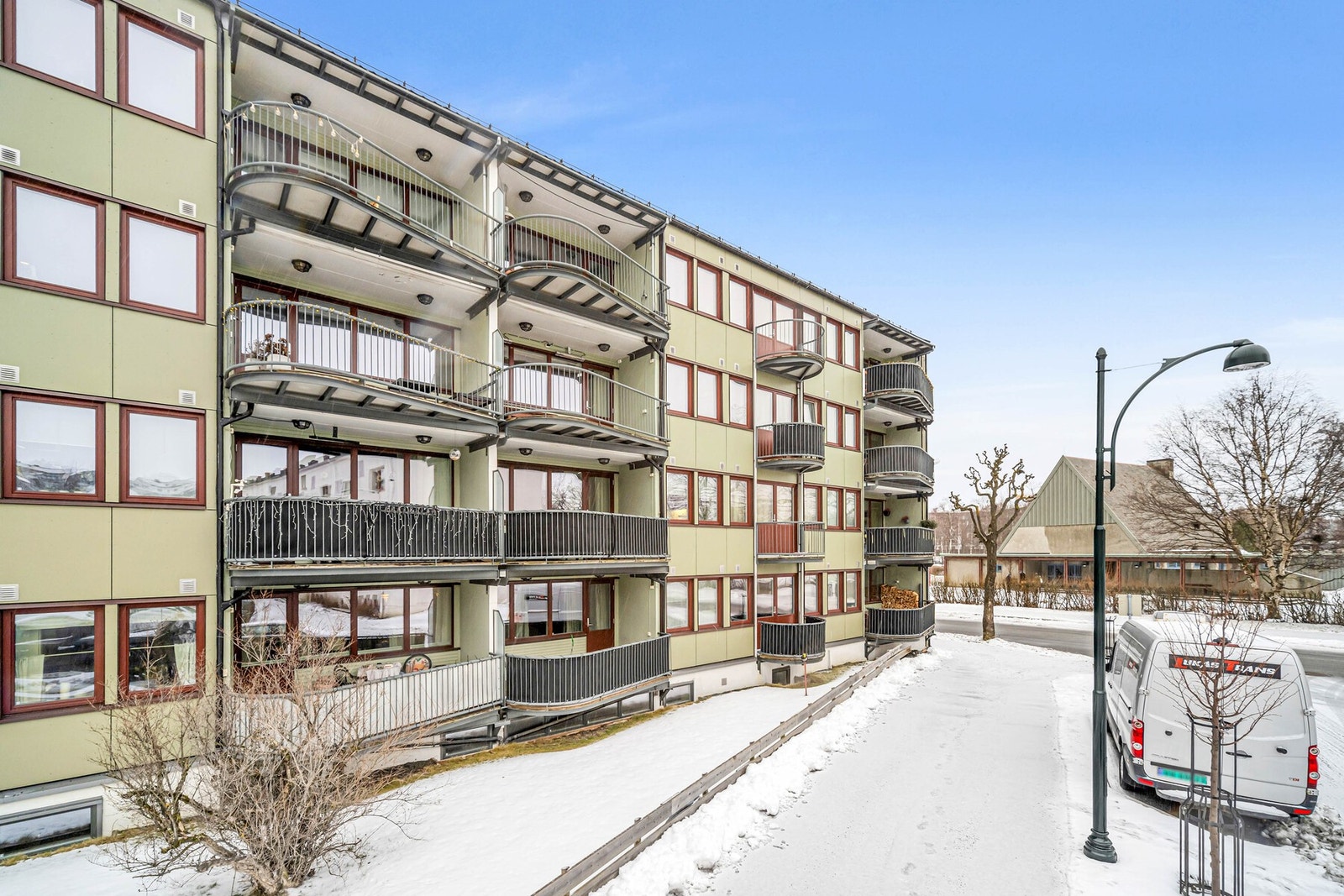 Leiligheten disponerer 3 boder, to i kjeller og én på loft. Galleribilde