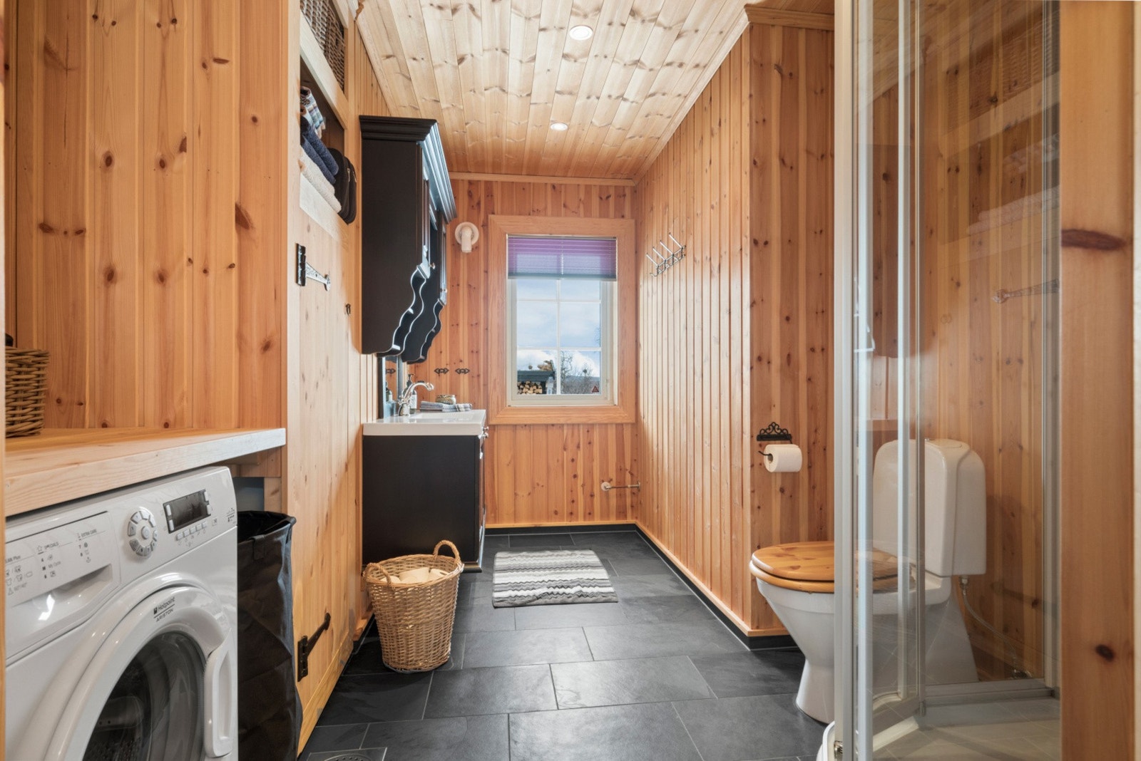 Badet måler ca. 7 kvm. Galleribilde