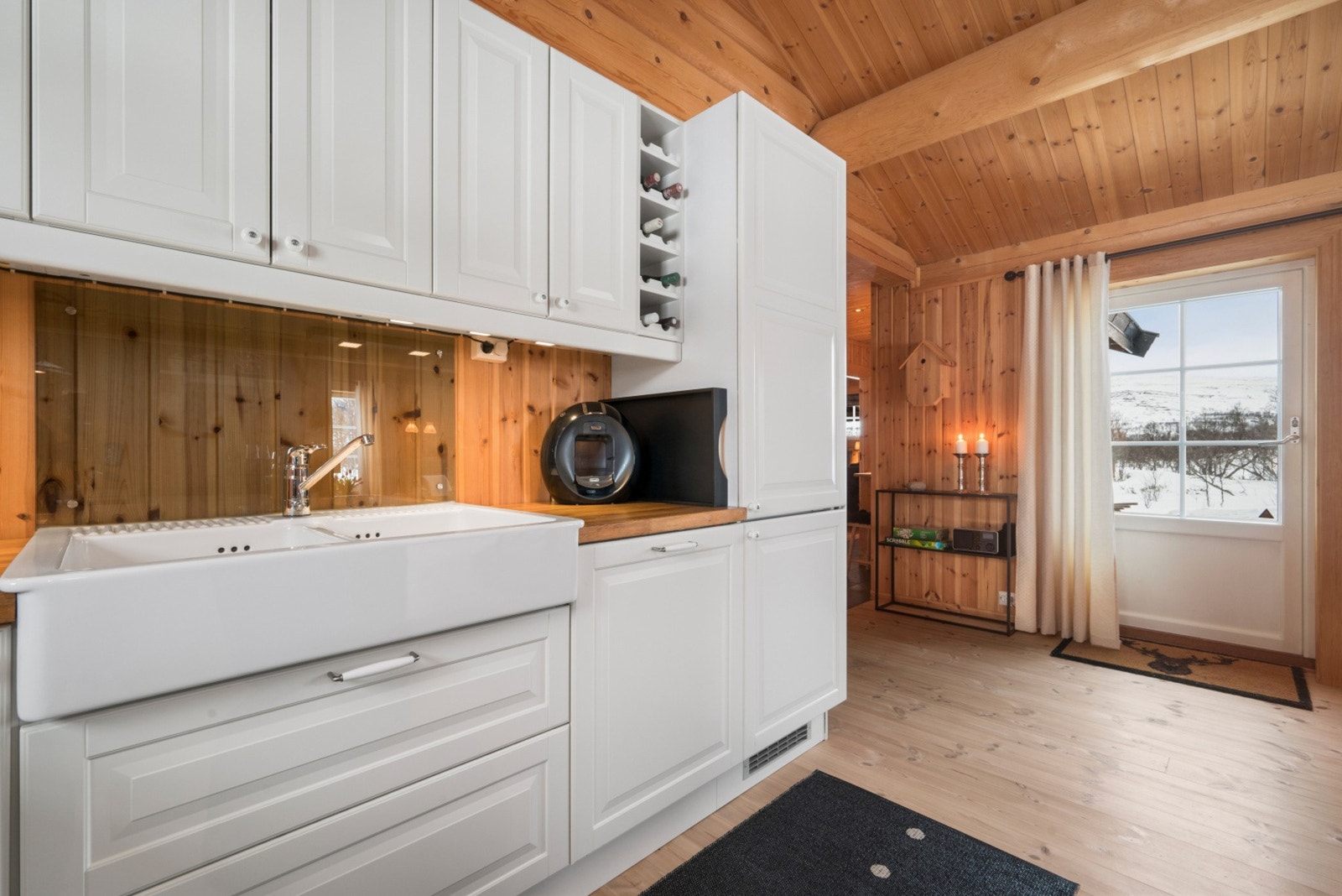 Like ved kjøkkenet finner du utgangen til markterrassen. Galleribilde
