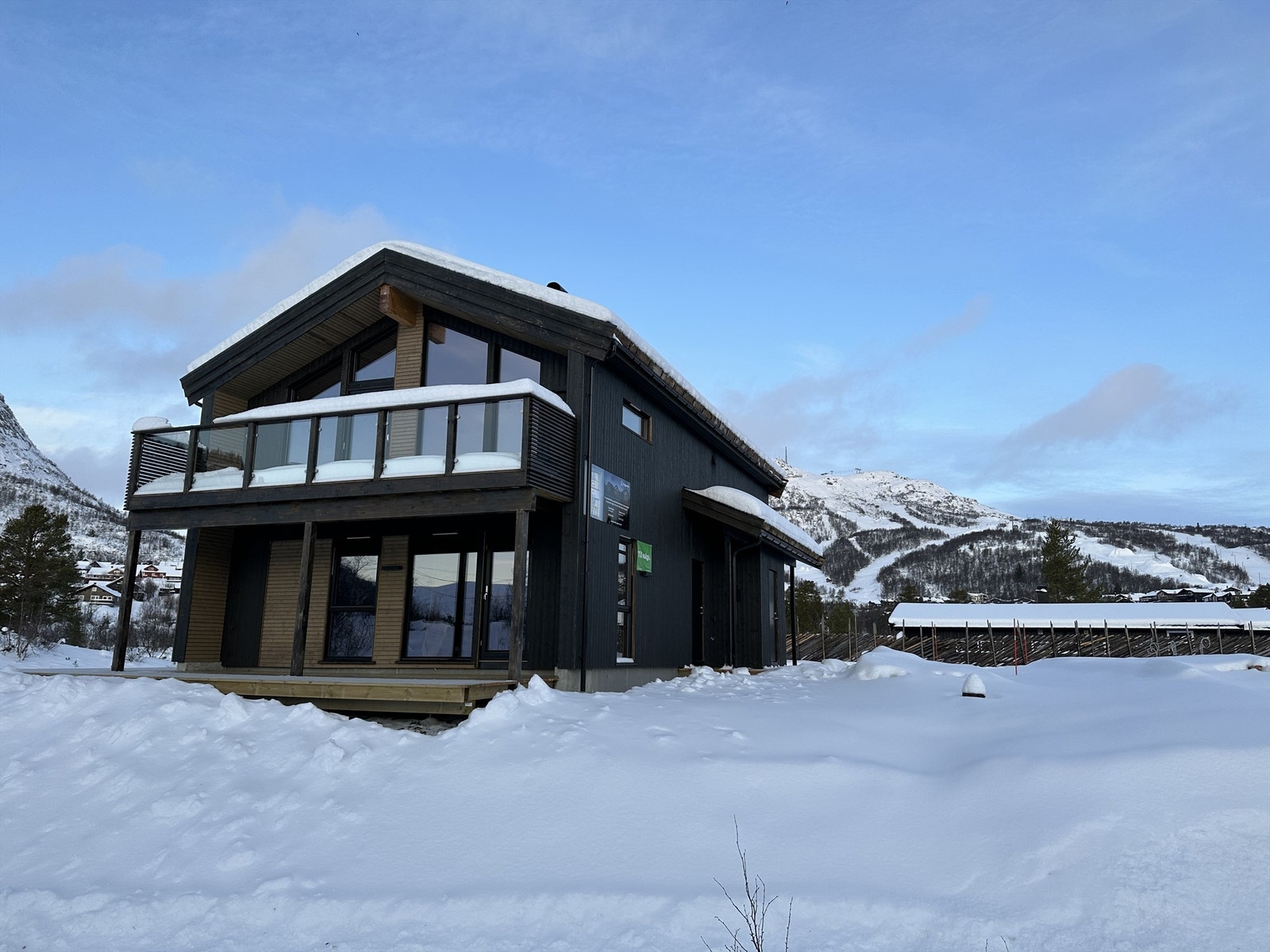 Nærheten og utsikten til skisenteret. Galleribilde