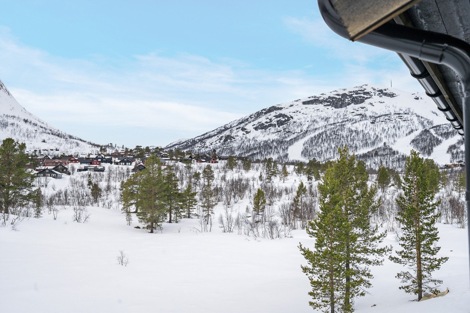 Nærhet til skisenter og skiløype. Galleribilde