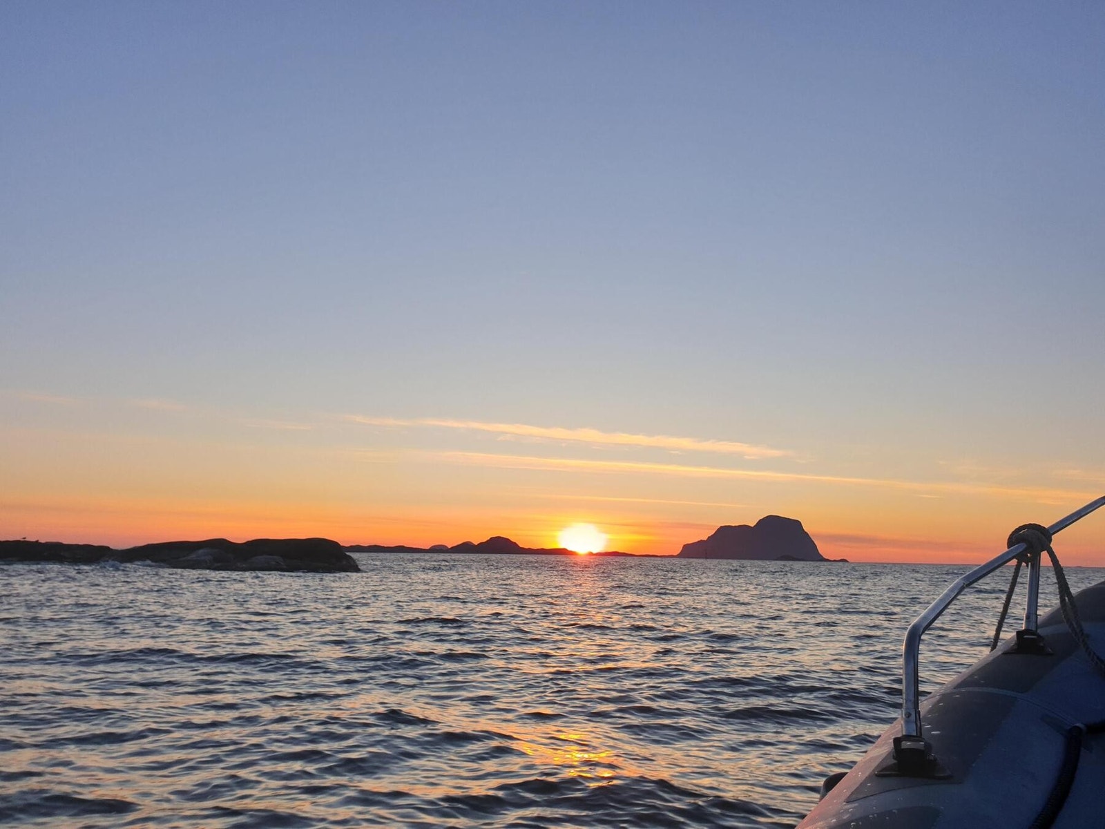 Solnedgang på Lammetun, bildet er tatt på en båttur like utenfor øya Galleribilde