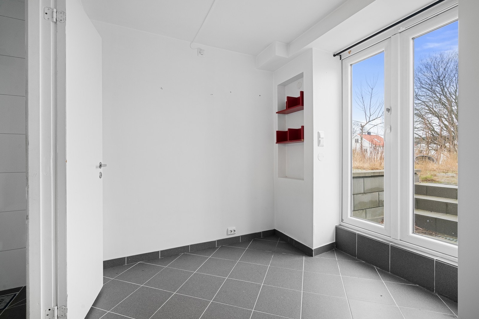 Lite soverom med eget bad i underetg. Galleribilde