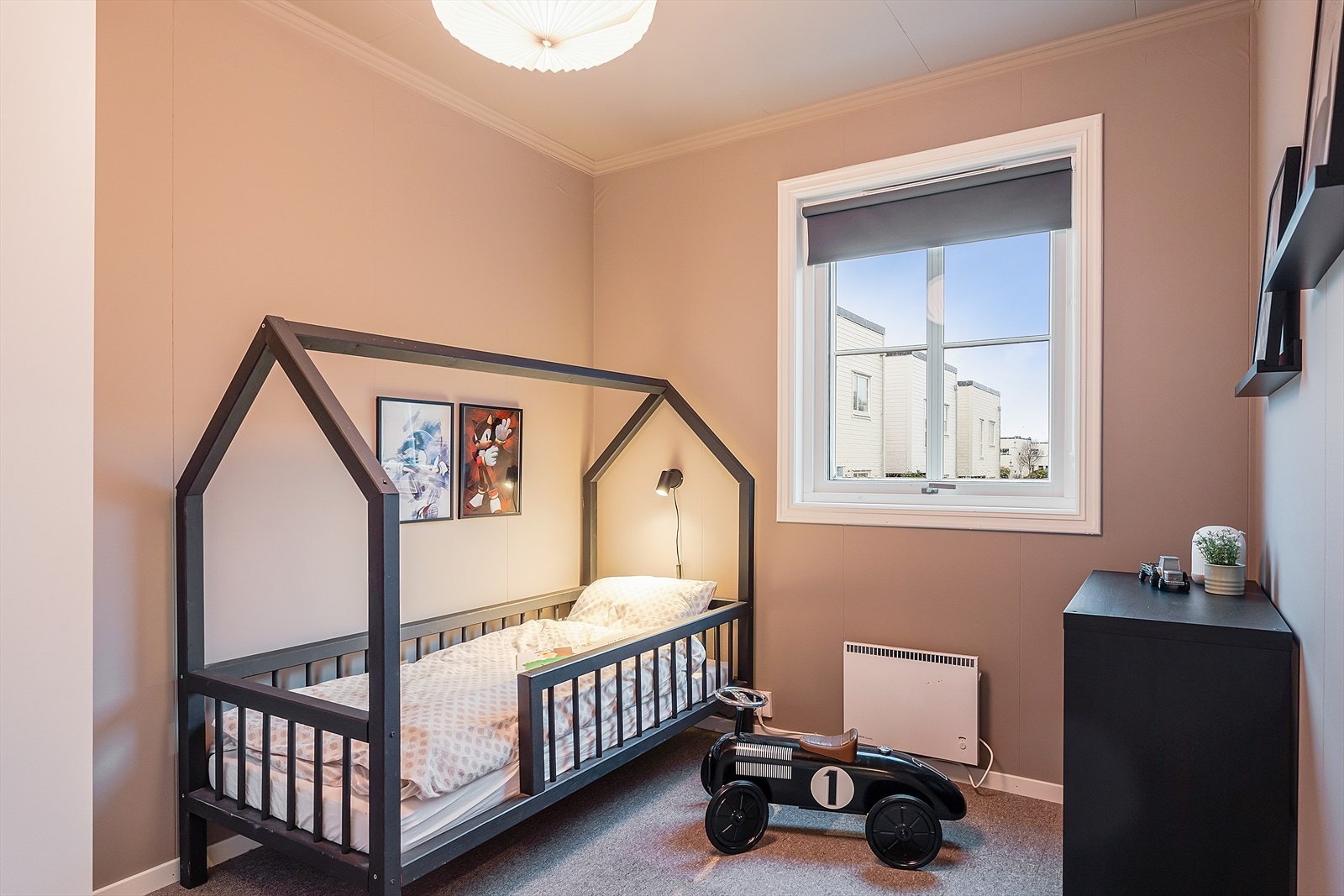 Soverom 2 passer utmerket som gjesterom, barnerom eller kontor. Galleribilde