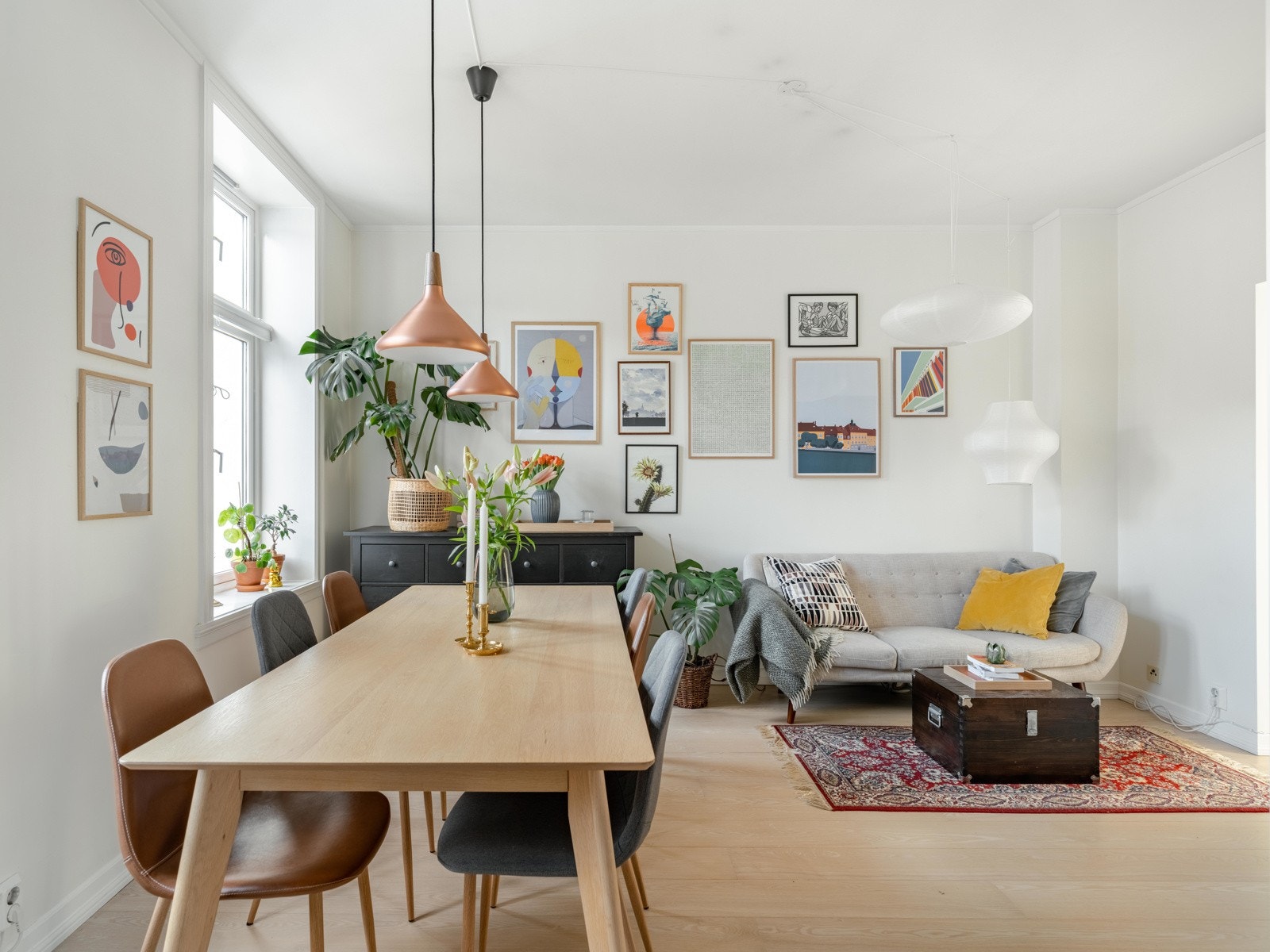 Det er god plass til stort spisebord, og det er vi vel alle glade i eller hva? Galleribilde