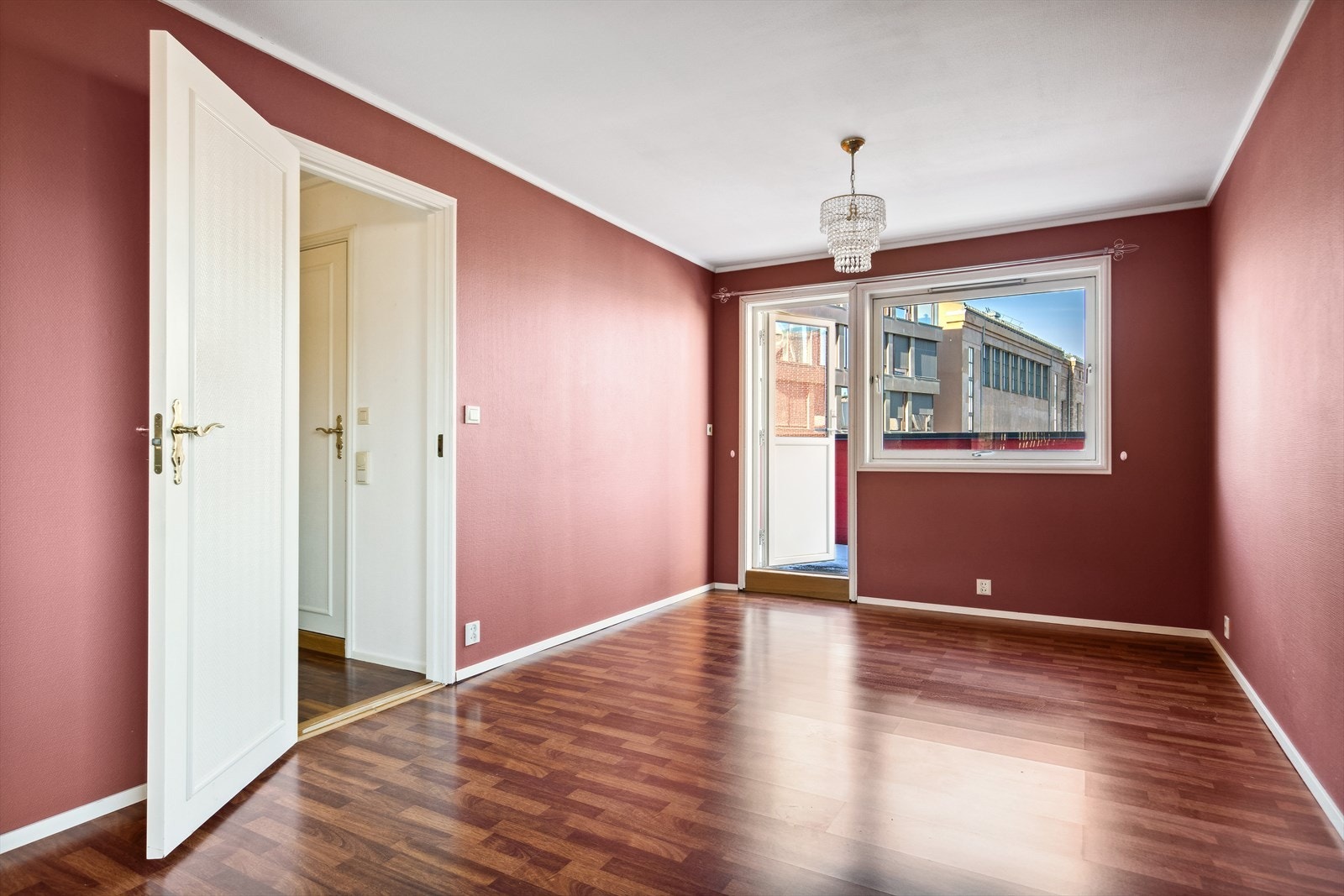 Leilighetens soverom. Tidligere var dette to soverom, begge med inngang fra entrè. Galleribilde