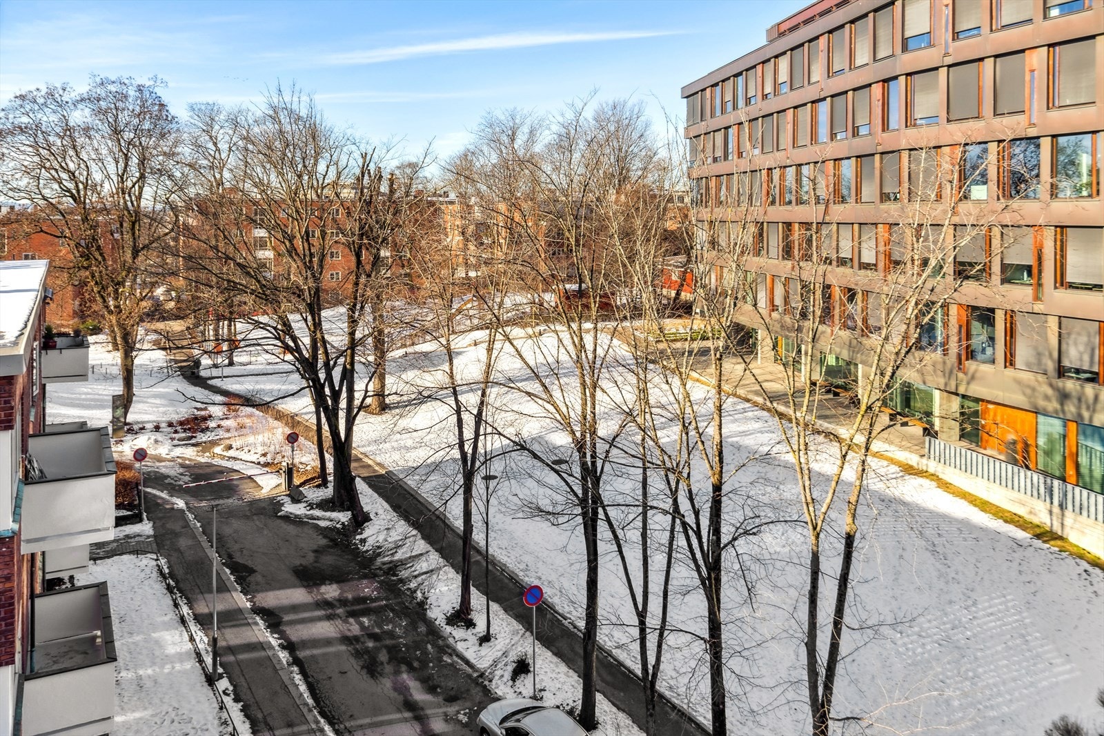 Observatorie terrasse har en flott beliggenhet og dreier seg fra Solli plass og ned mot Skillebekk. Galleribilde