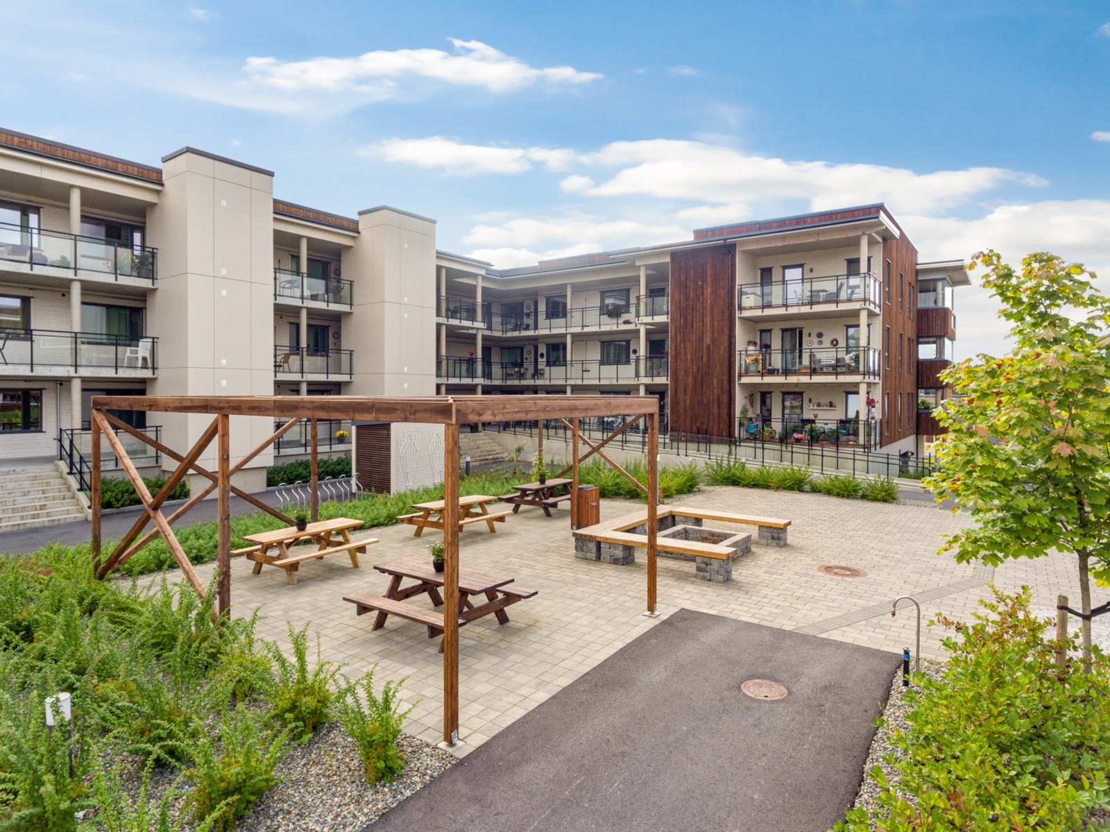 Bakgård Galleribilde