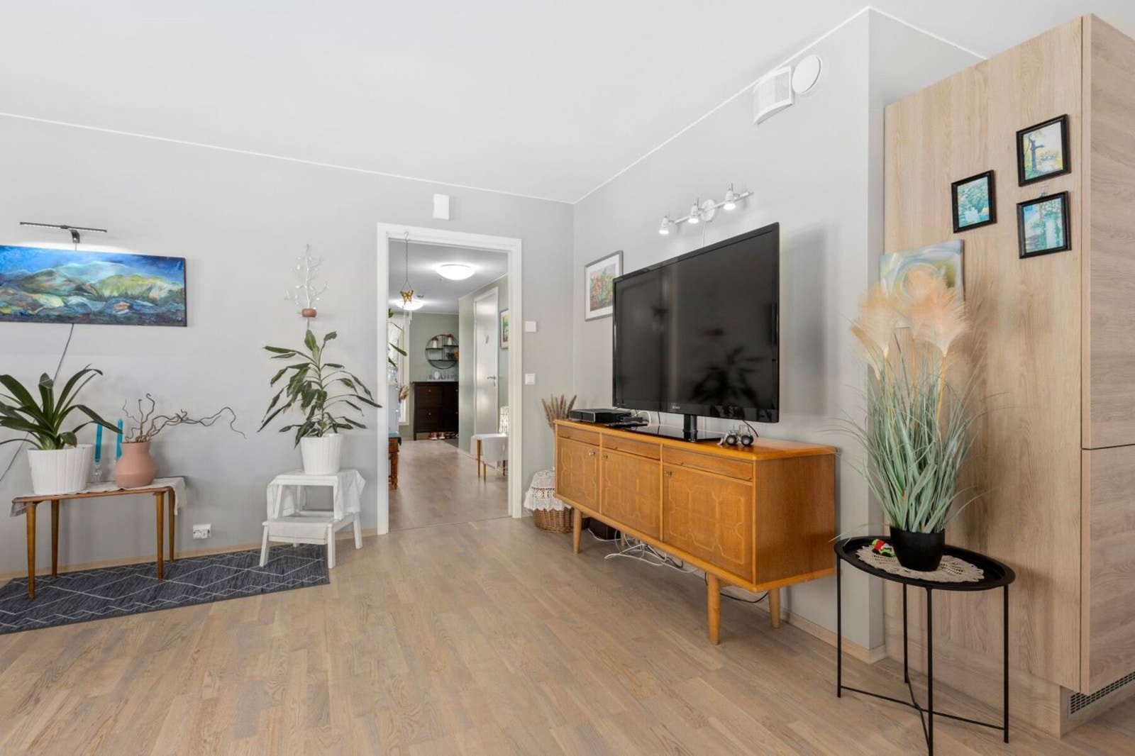 Vannbåren gulv-varme etablert i leiligheten. Galleribilde