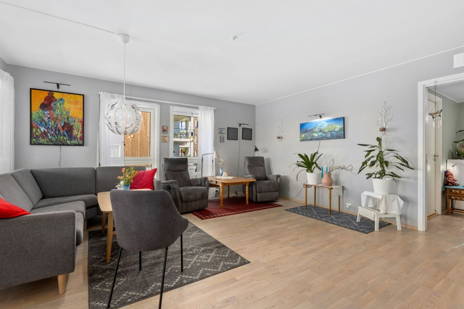 Stue og kjøkken på romslige 43 kvm. Galleribilde