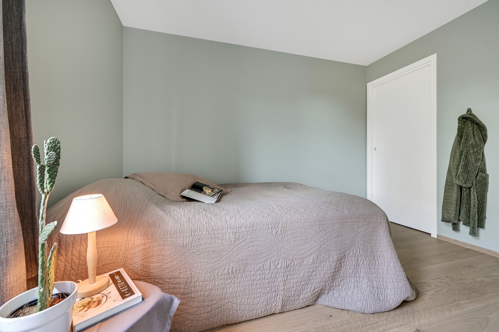 Soverom 1 med adkomst til walk-in closet Galleribilde
