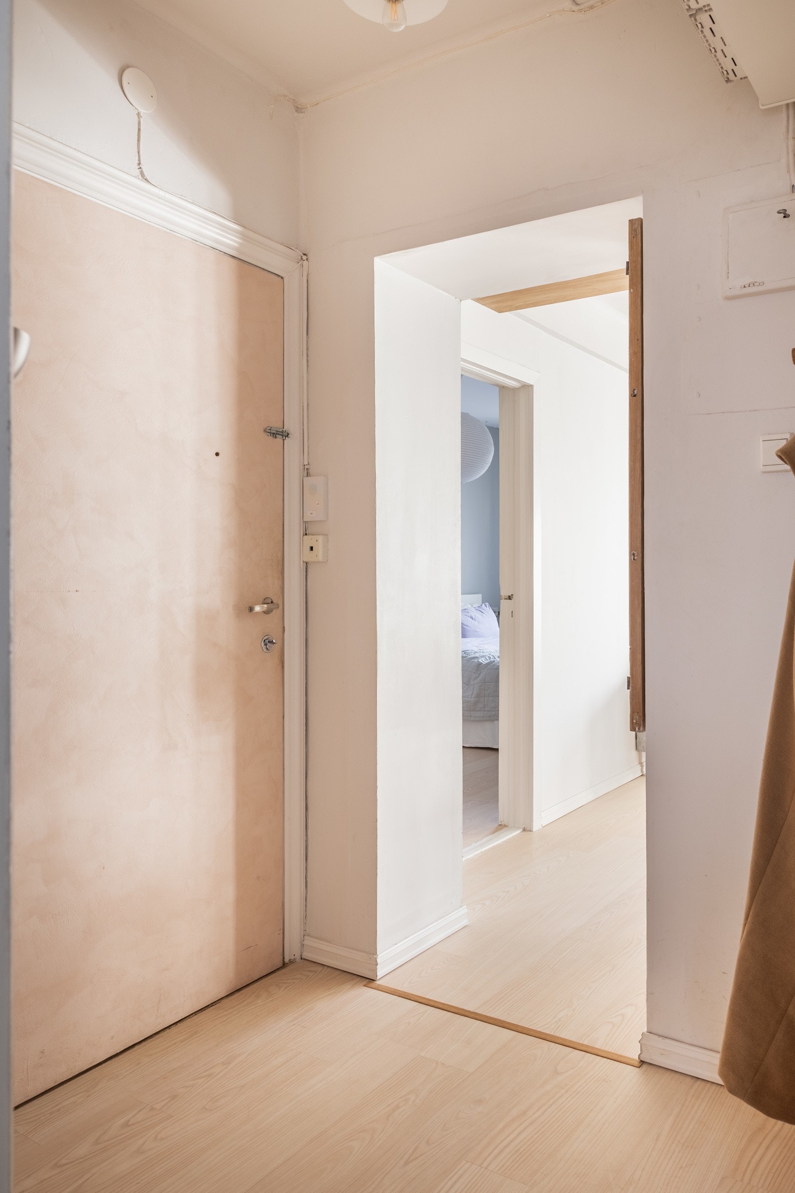 Entré med malte overflater fra 2021. Galleribilde