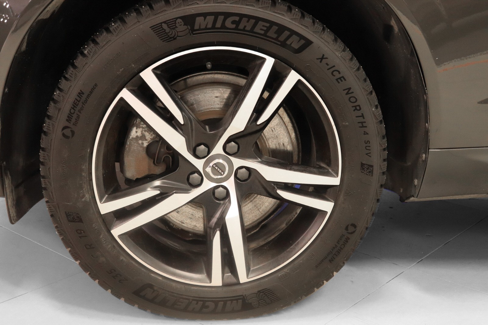Orginale 19" feger på Michelin X-ice North SUV dekk med pigger