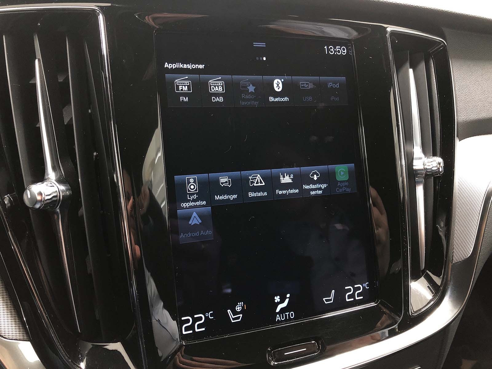Android Auto og Apple CarPlay er på plass