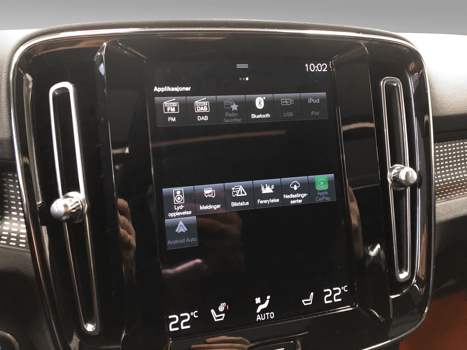 Apple CarPlay og Android auto er på plass