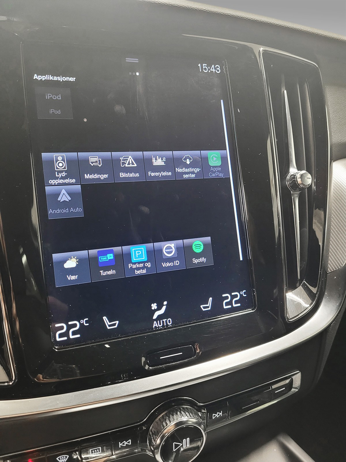 Apple CarPlay og Android auto er på plass