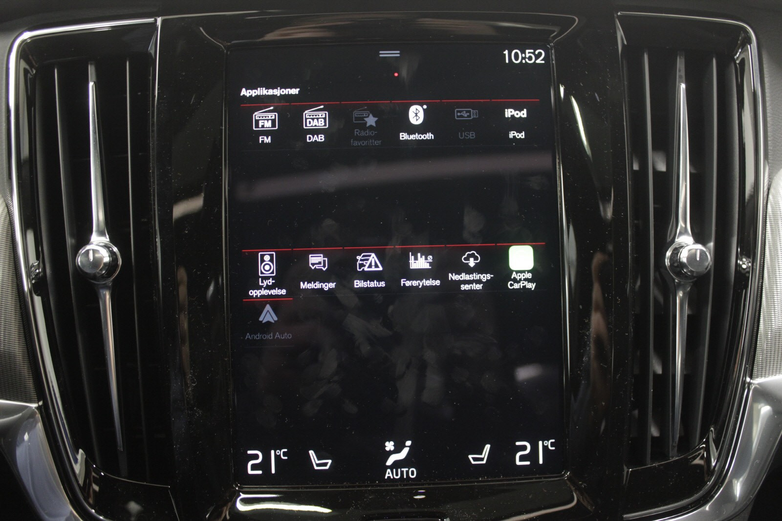 I bilens mediasenter finner du blant annet Apple CarPlay og Android Auto.