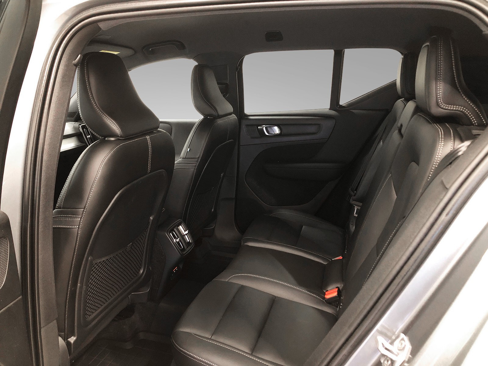 God plass til passasjere med isofix for barneseter og el varme i 3 nivåer, ytter
