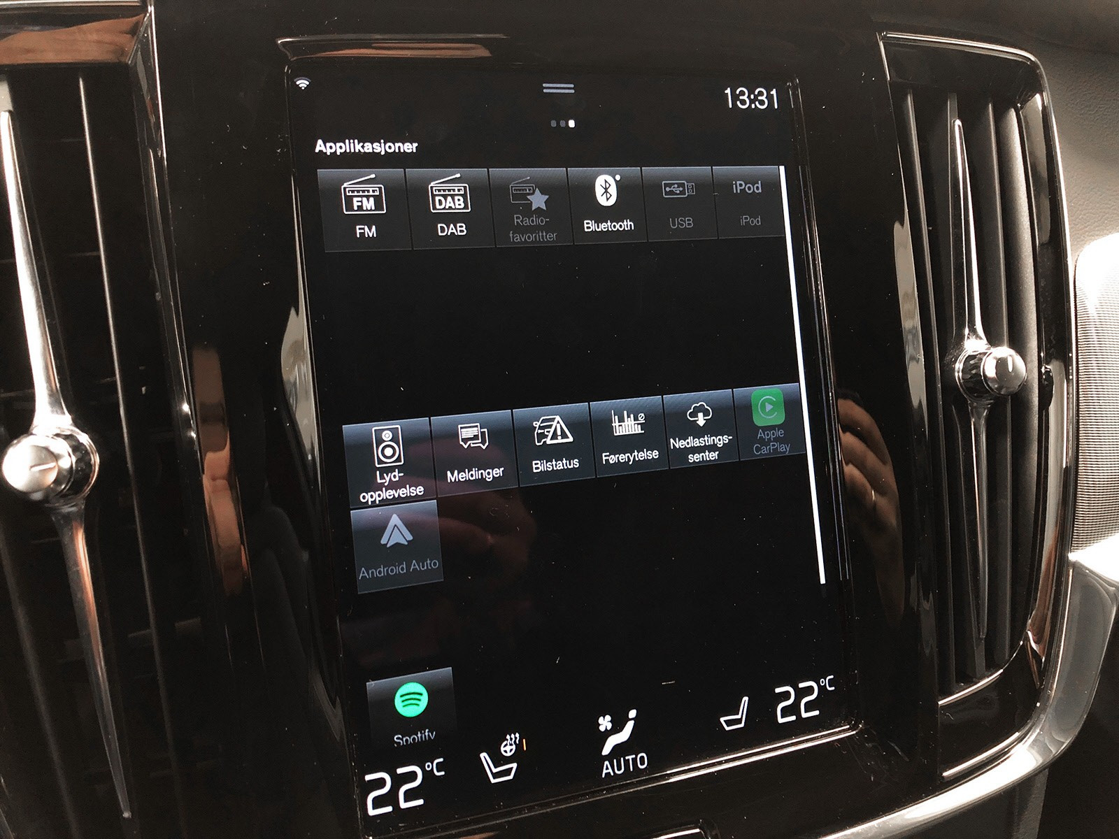 Apple CarPlay og android Auto er på plass