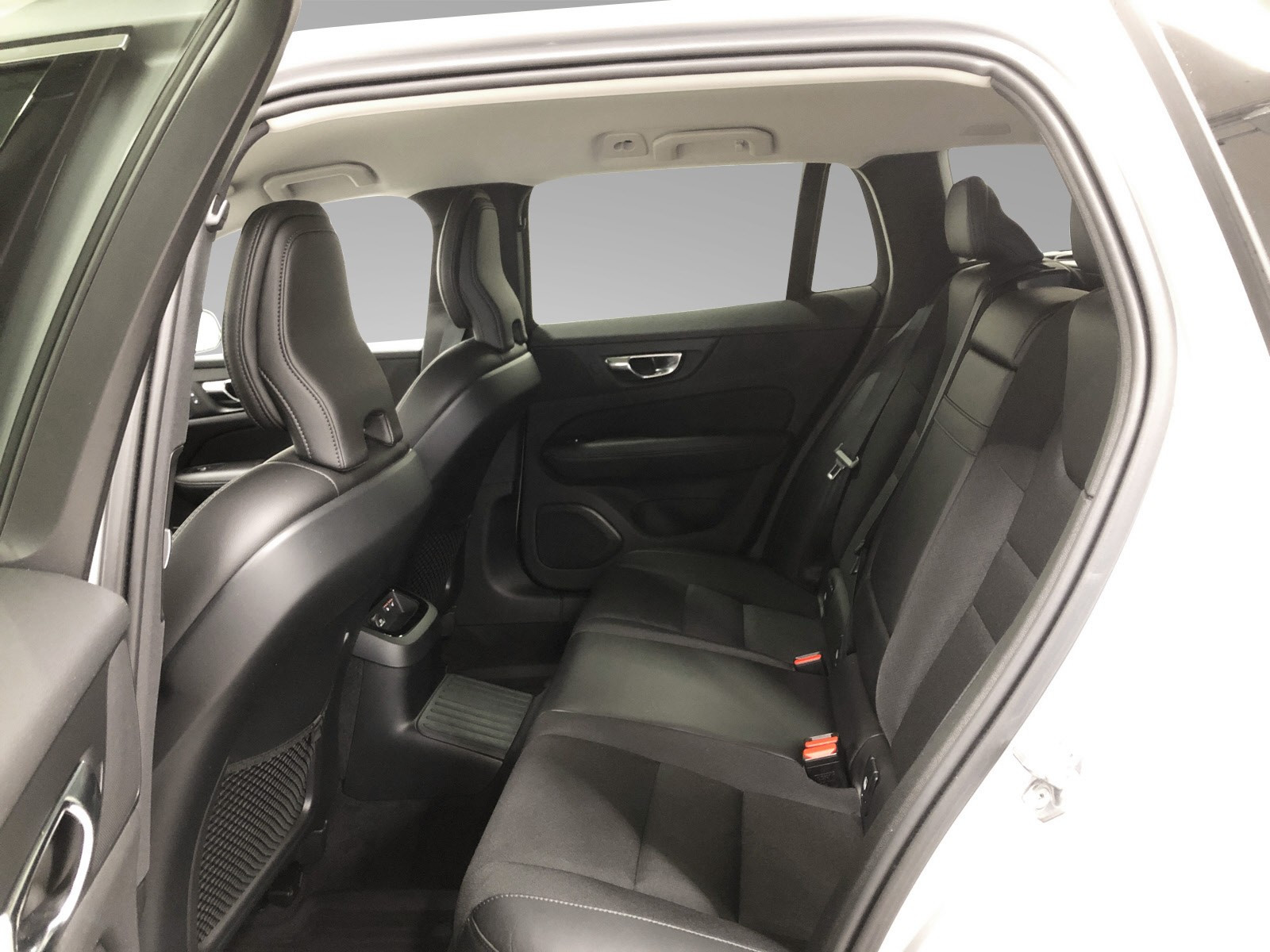 God plass til passasjere med isofix for barneseter - El oppvarmet bakseter i 3 nivåer, ytter
