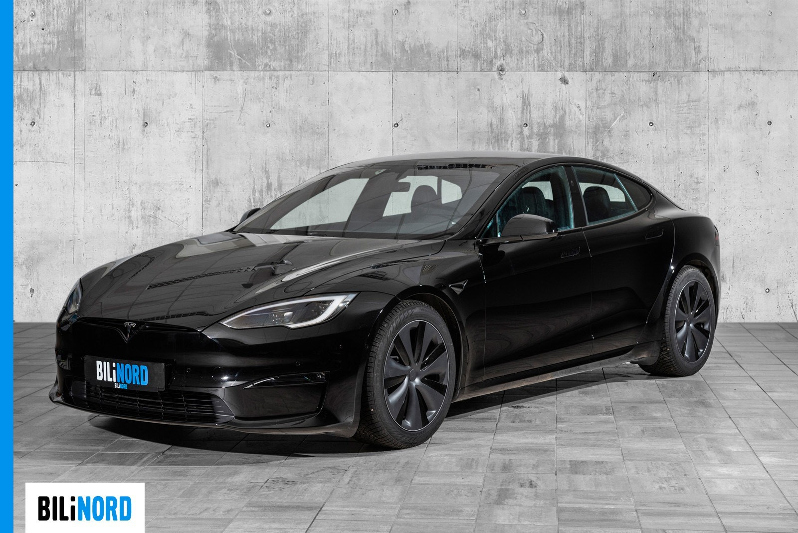 Råtøff Tesla Model S 2023-modell ankommet vår butikk i Harstad