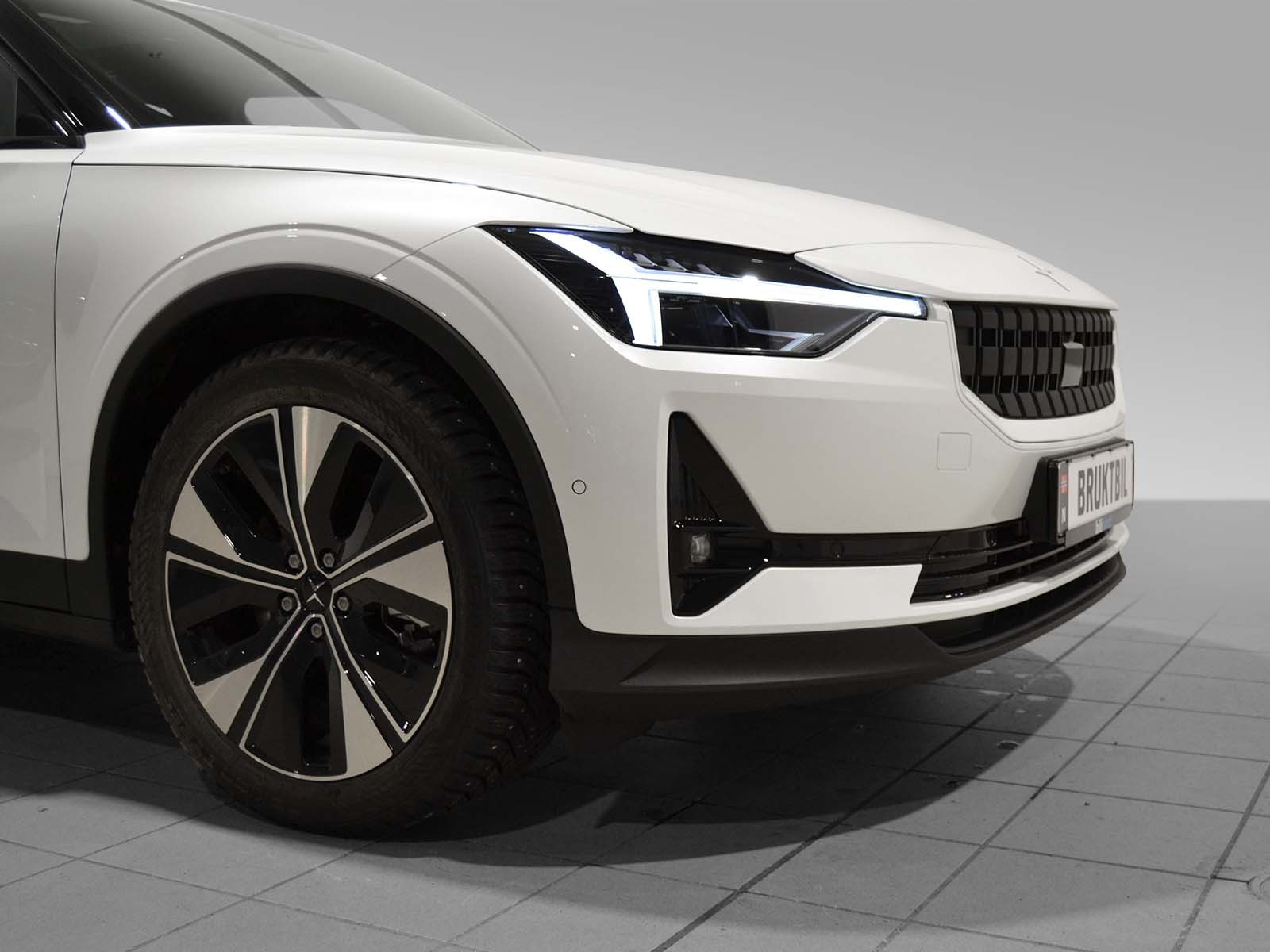 Flotte detaljer med polestar logo på panser