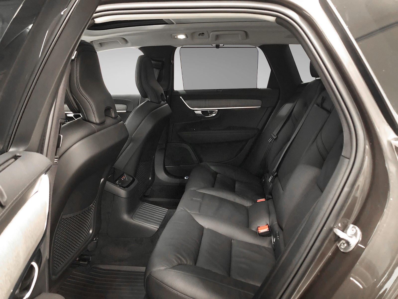 God plass til passasjere med isofix for barneseter - El oppvarmet bakseter i 3 nivåer, ytter