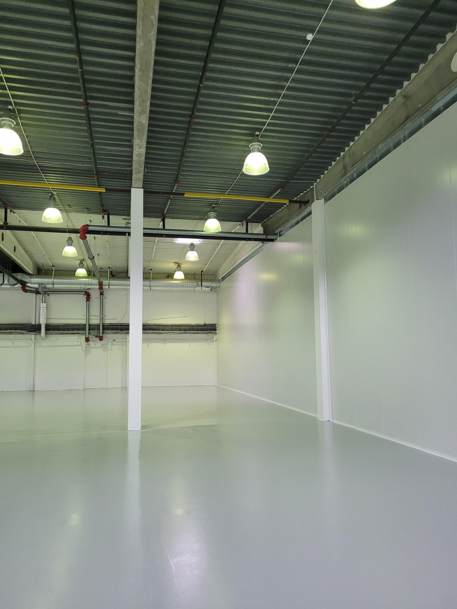 Bilde av nabolokalet til arealet som skal leies ut, man kan få tilsvarende standard på arealet som er ledig. Galleribilde