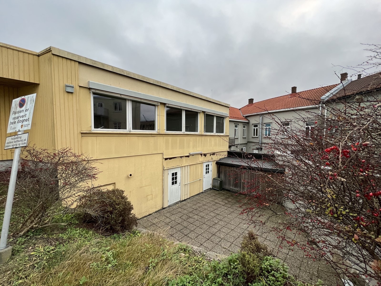 Bakgård Galleribilde