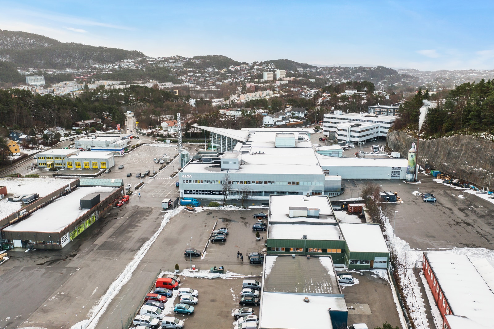 Enkel tilkomst for større kjøretøy for henting/levering av varer Galleribilde