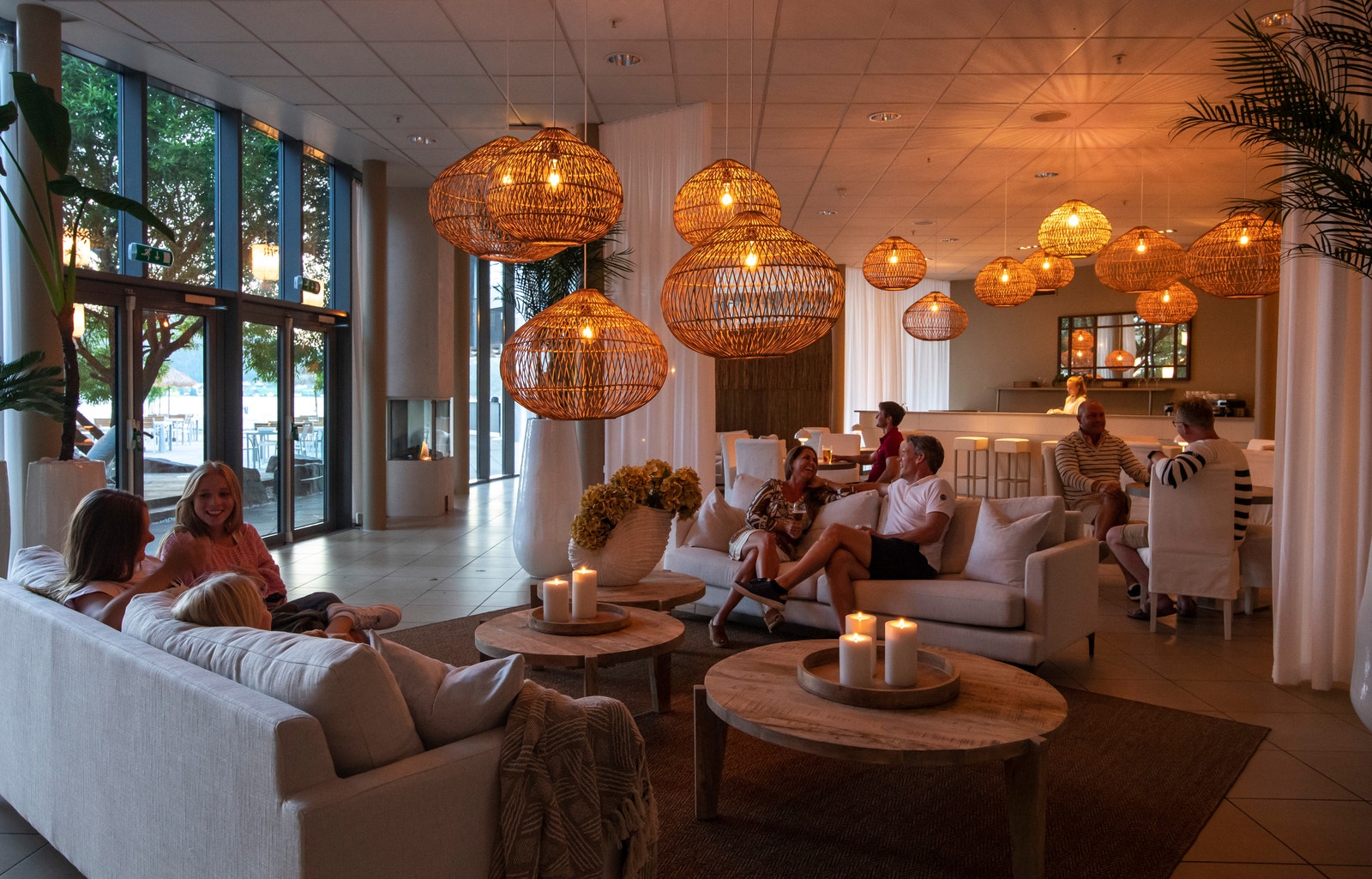 Innbydende lobby med snackbar. Galleribilde