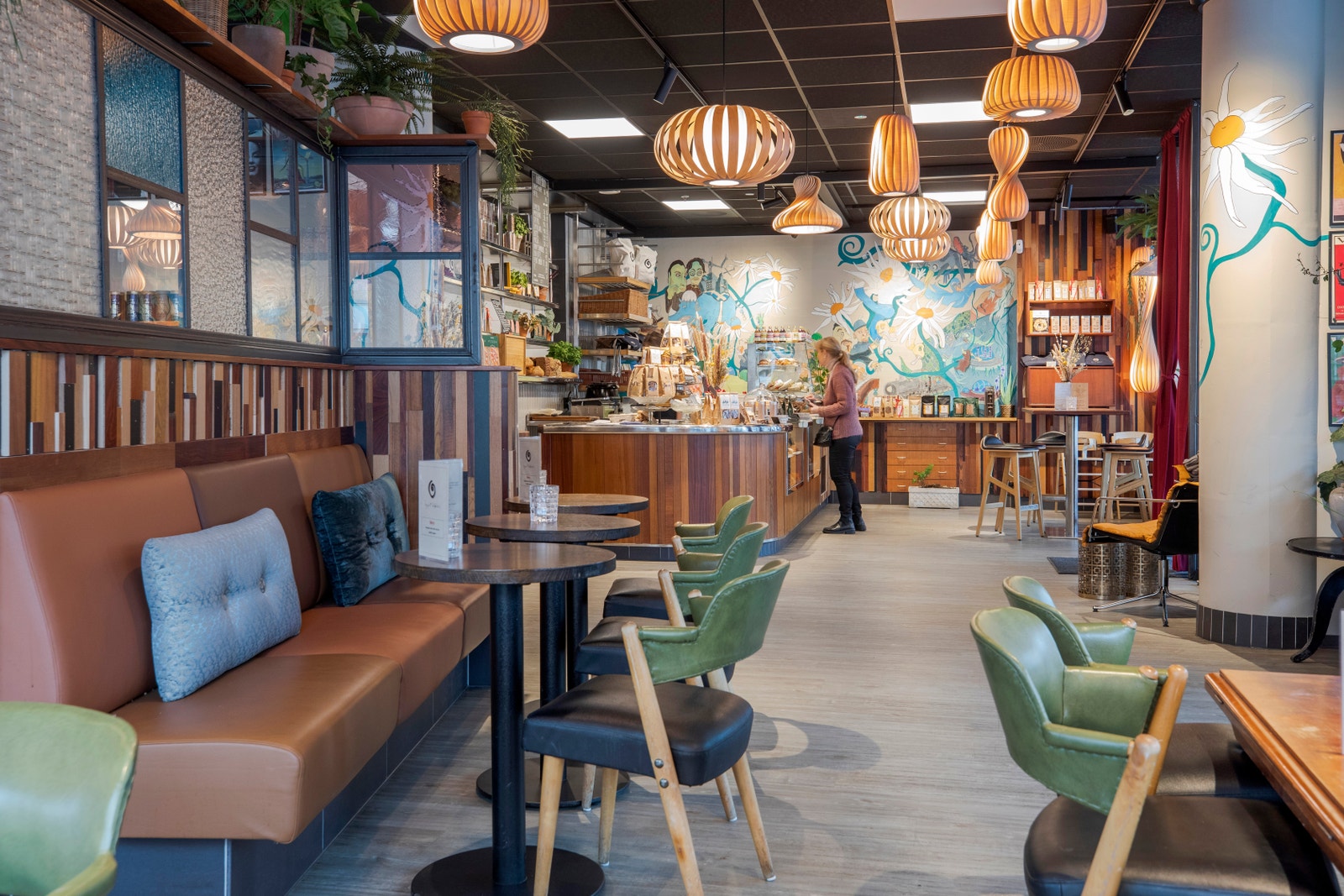 Du finner også Åpent Bakeri rett over veien fra Kværnerhallen Galleribilde