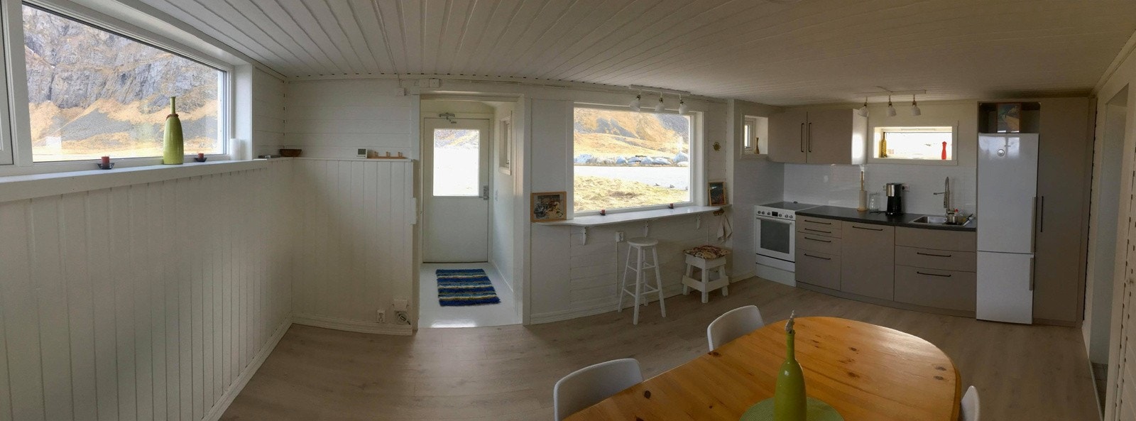 Åpen stue- og kjøkkenløsning i 1. etasje. Galleribilde