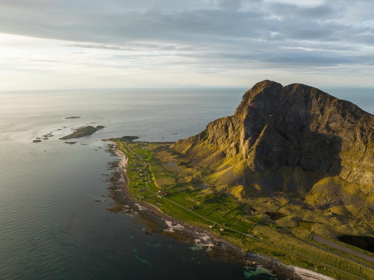 Velkommen til Nordlandsveien 100 og tidligere Værøy lufthavn. Foto: Robert Nygård Galleribilde
