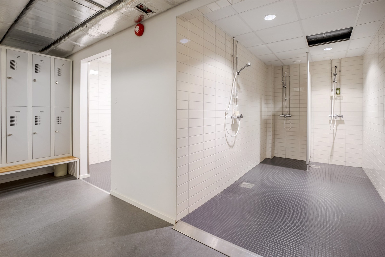 Dusjer og garderober Galleribilde