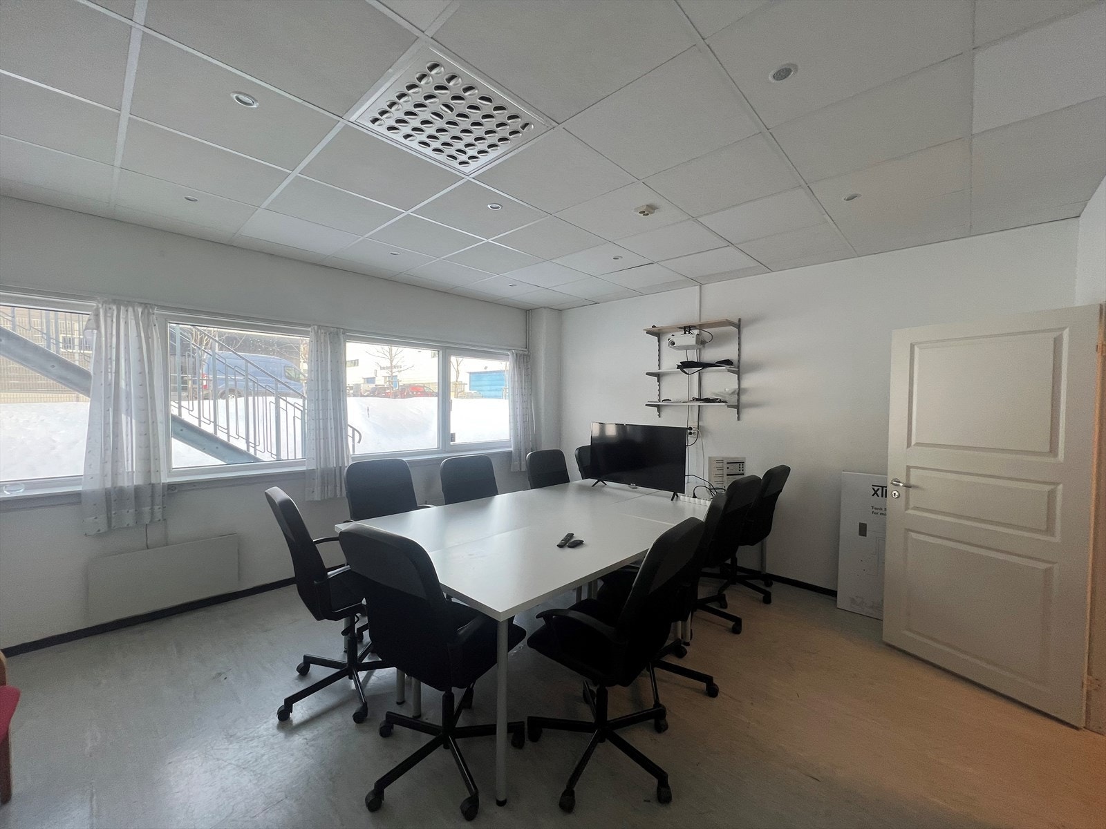 Leietaker har i senere tid innredet innerste rom i lokalet til møterom. Galleribilde