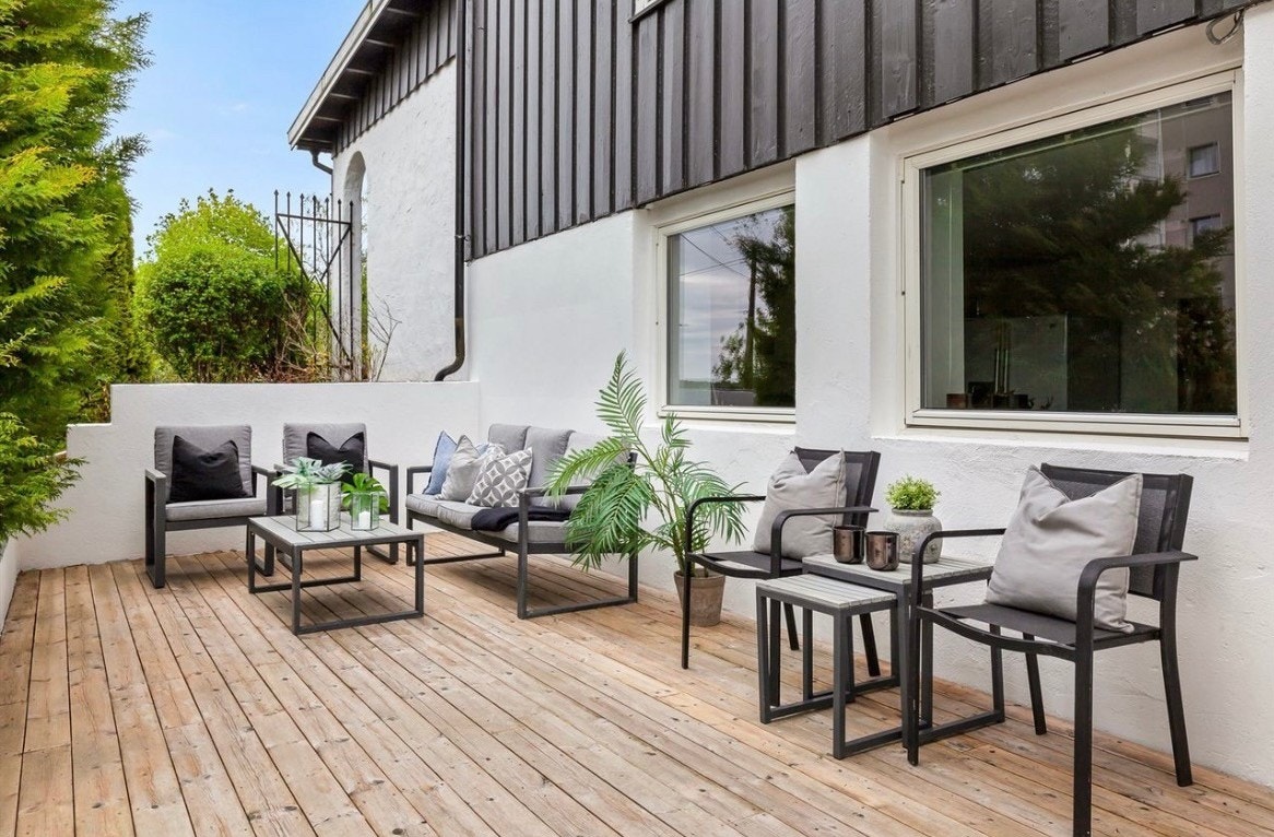 Stor uteplass med gode solforhold Galleribilde