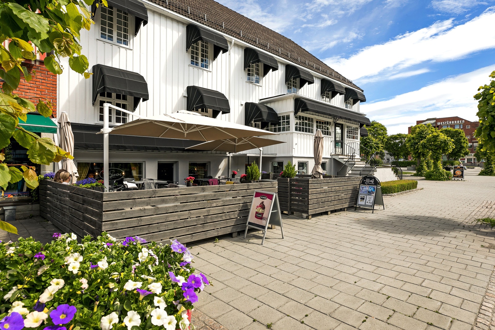 Café sjarm - Ne danskinspirerte smørbrød eller nystekte kanelsnurrer + mye mer Galleribilde