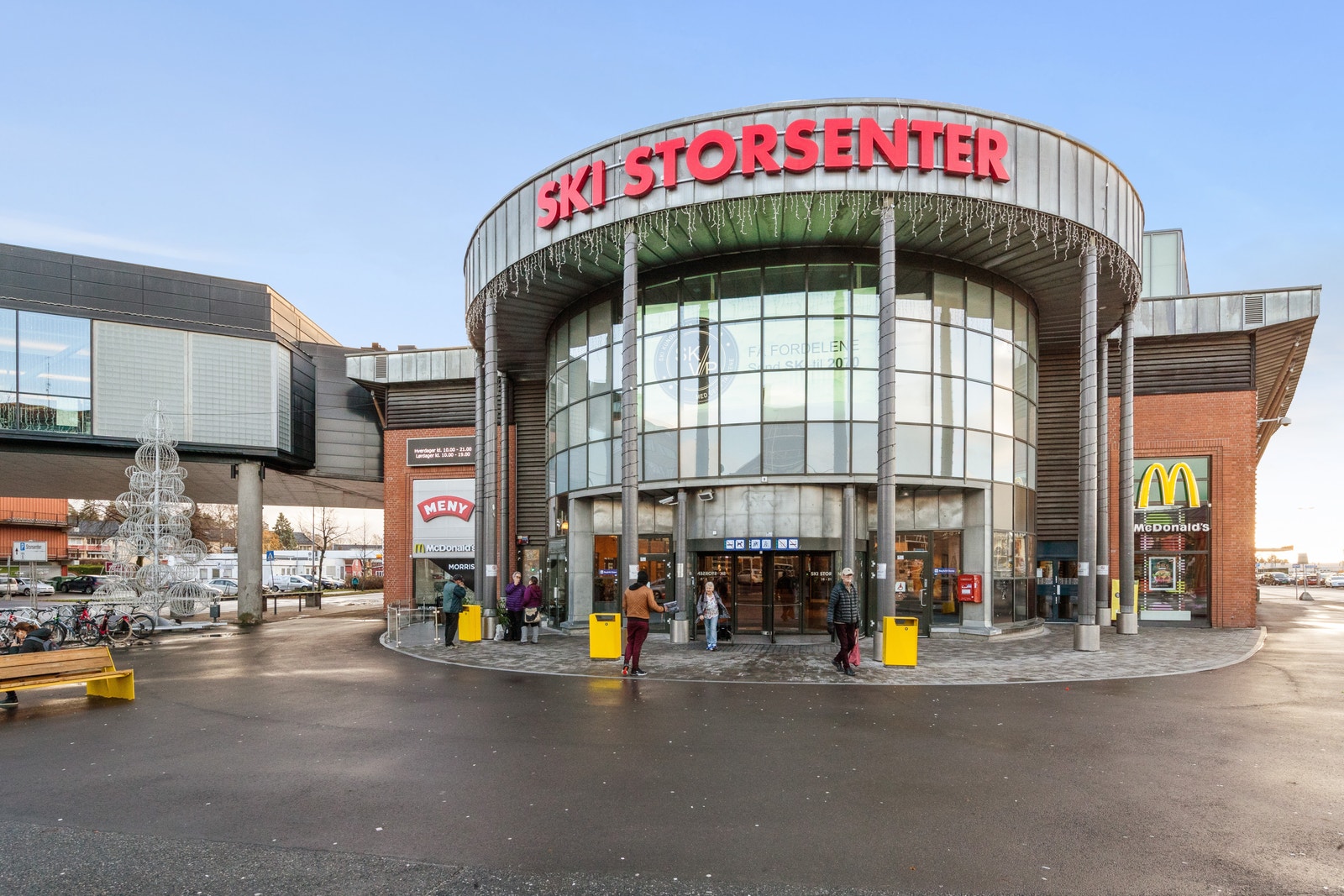 Ski Storsenter ligger lett tilgengelig i sentrum - Gratis parkering Galleribilde