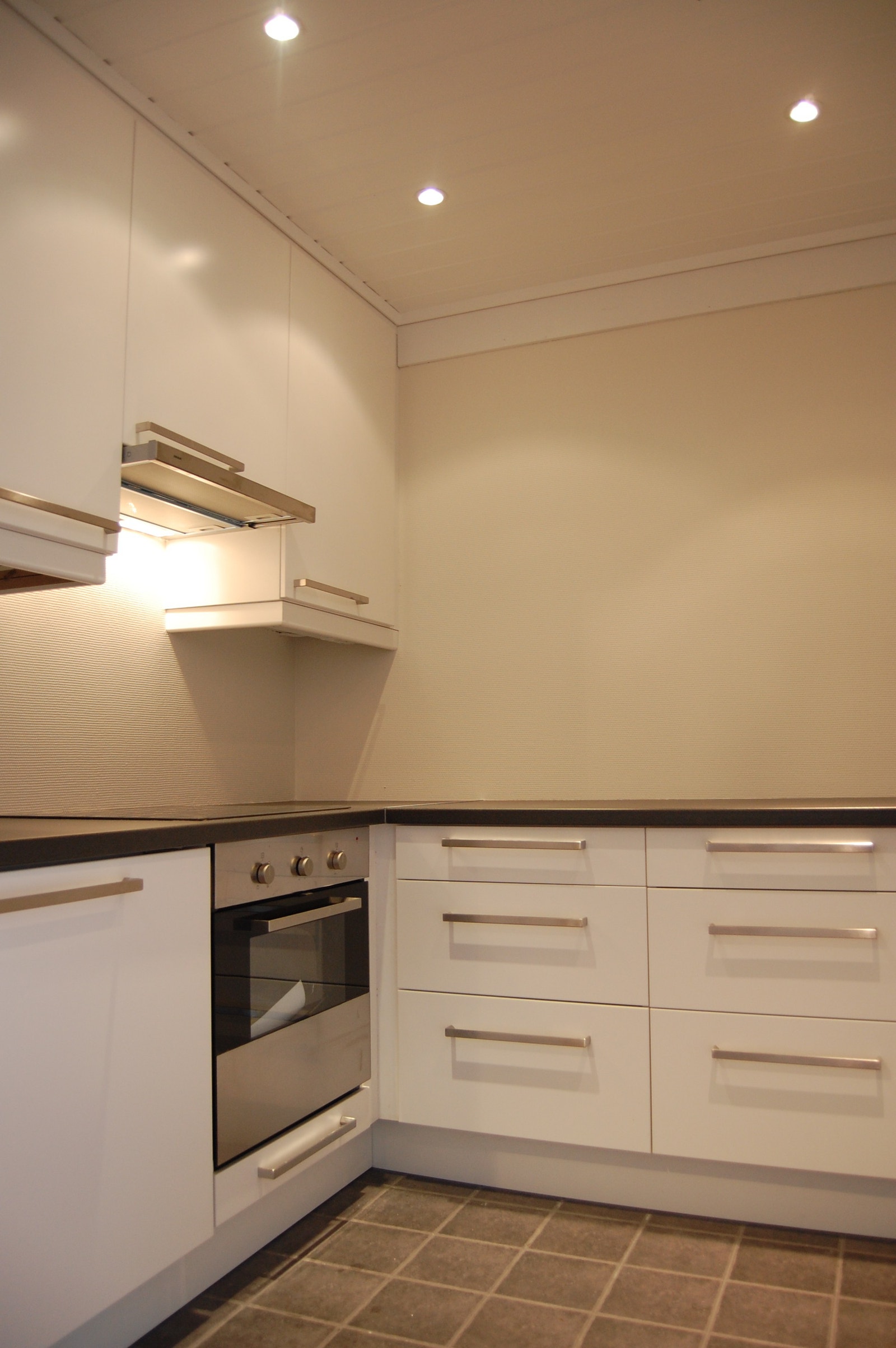 Kjøkken med integrerte hvitevarer Galleribilde