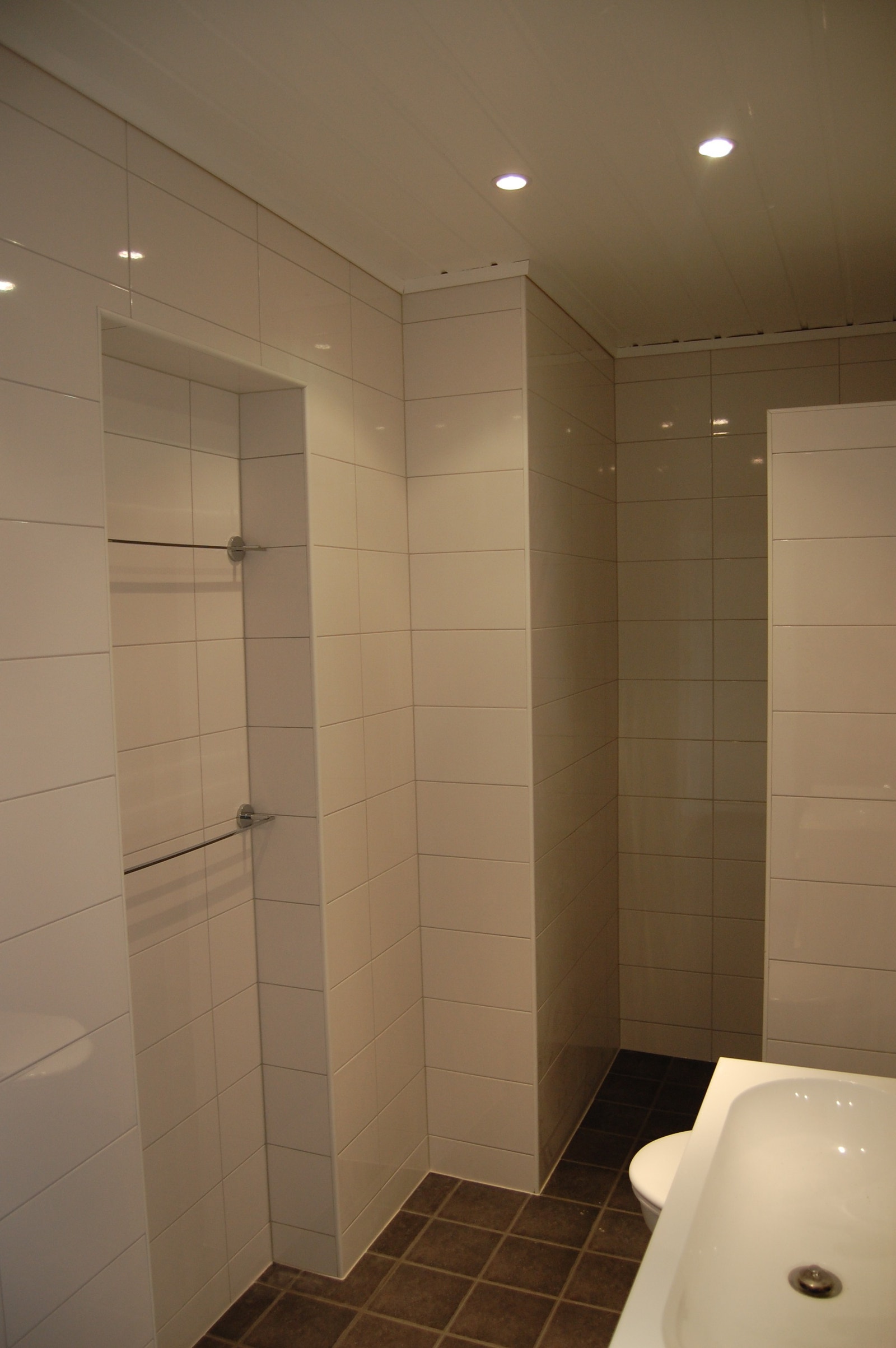 Helfliset bad med varmekabler i gulv Galleribilde